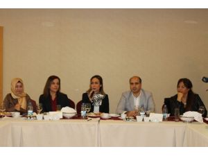 AK Parti’li Kadınlar, Gazetecilerle Bir Arada