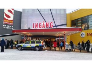 İsveç’te Bomba Tehdidi AVM Boşalttırdı
