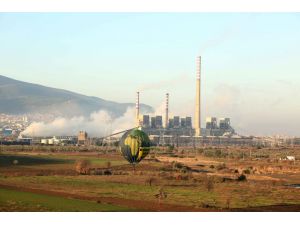 Greenpeace Soma'da hava kirliliğine karşı balonlu eylem yaptı