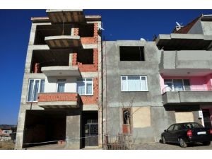 Süleymanpaşa Belediyesi Ekipleri İnşaat Kazısında Hasar Gören Apartmanı Tahliye Etti