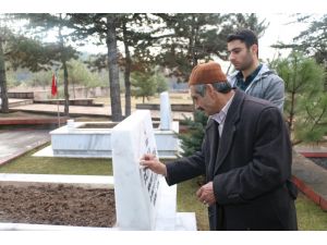 Şehit askerin mezarına 48 yıl sonra ailesinden ilk ziyaret