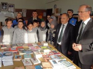 Yozgat Emniyeti Okullara 2 Bin Kitap Dağıttı