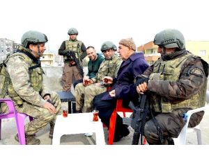 Şırnak Silopi’de Güvenlik Güçleri Vatandaşlara Yardım Dağıttı