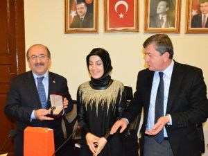 Başkan Gümrükçüoğlu, AK Parti İl Kadın Kolları Toplantısına Katıldı