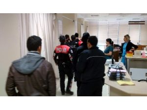 Ambulans Görevlileri İle Hasta Yakınları Arasında Kavga