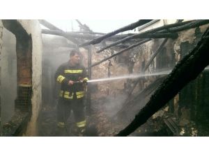 Kütahya’daki Ev Yangınında 1 Çocuk Hayatını Kaybetti