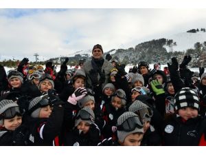 Yakutiye Belediyesi Erzurum’un Çocuklarına Kayak Öğretiyor