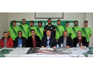 Manisa Büyükşehir Belediyespor, dokuz transferle sözleşme imzaladı