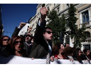Atina'da avukatlar sokağa indi