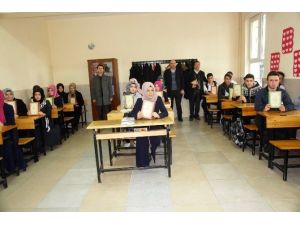 Kütahya Hayrat Vakfı, Osmanlı Türkçesi Dersini Seçen Öğrencileri Ödüllendirdi