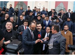MHP'de imzayı teslim eden avukatların açıklama yapması engellendi