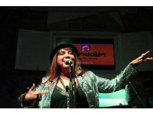 Seyyal Taner, Bodrum’da Sahneye Çıktı