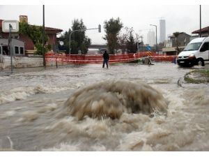 İzmir Yağmura Teslim