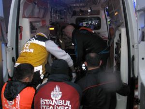 Başbakan Davutoğlu, güzergahındaki kazaya müdahale etti