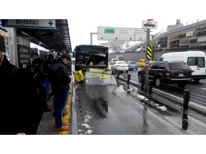Merter’de metrobüs kazası: 5 yaralı