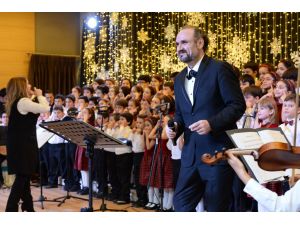 Ünlü tenor Aysev, Bilfenli öğrencilerle aynı sahneyi paylaştı