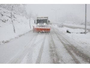Düzce Belediyesi Kar Çalışmalarında Hız Kesmiyor