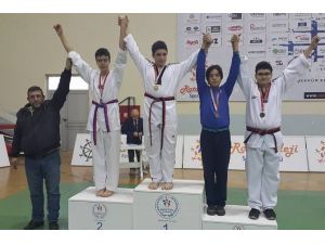 Foça’nın Taekwondocuları Türkiye Şampiyonasına Katılacak