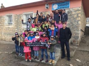 Çarşı Grubu Köy Öğrencilerine Yardım