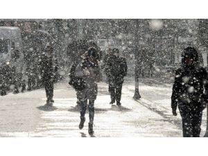 Bolu Kent Merkezinde Kar Yağışı Bastırdı