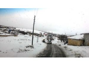 Afyonkarahisar’da Kar Nedeniyle Kapanan Köy Yolları Ulaşıma Açıldı