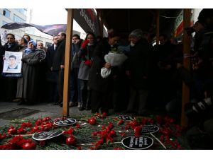 Hrant Dink, öldürüldüğü yerde karanfillerle anıldı
