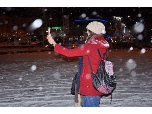 Erzincan’da Kar Yağışı Devam Ediyor