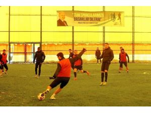 Medipol Başakşehirli Futbolcular, Spor Parkı’nda Antrenman Yaptı