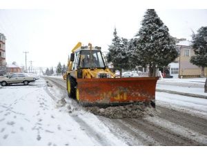 Karaman Belediyesi Karla Mücadele Çalışmasını Sürdürüyor