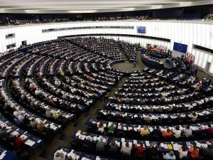 Avrupa Parlamentosu'nda gazeteciye başörtüsü ayrımcılığı