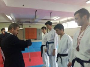 Bilecik’te Lise Ve Ortaokullar Arası Karate Şampiyonası Yapıldı
