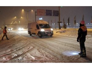 Kütahya’da Kar Yağışı Ulaşımda Aksamalara Neden Oldu
