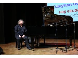 Piyanist Tuluyhan Uğurlu, Hoca Ahmet Yesevi İçin Çaldı