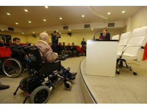 Engellilere Beyaz Baston, Saat Ve Tekerlekli Sandalye Desteği
