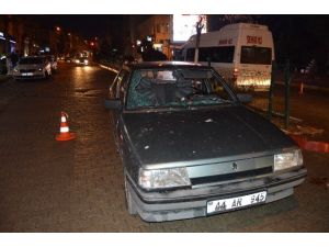 Besni’de Otomobil Yayaya Çarptı: 2 Yaralı