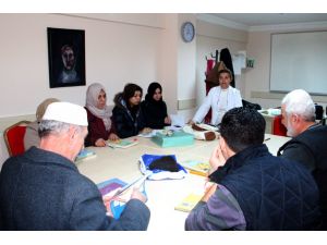 Mülteciler Çankaya’da Türkçe öğreniyor