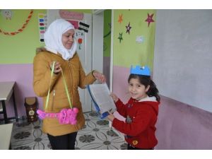 Reyhanlı’da Suriyeli Öğrenciler Karne Aldı