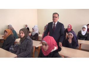 Vali Tapsız’dan Öğrencilere Türkçe Öğretilmesi Talimatı