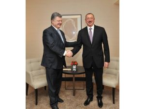 Aliyev, Ukrayna Cumhurbaşkanı Poroşenko ile görüştü