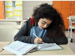 TEOG’da Tam Puan Alınca, Ailesi Evin Ortasında Oynadı