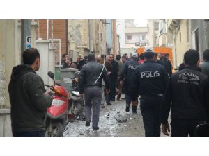 Kilis'te sağlık ocağının yanındaki eve bomba düştü: 1 yaralı