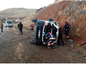 Elazığ’da Minibüs Devrildi: 2 Yaralı