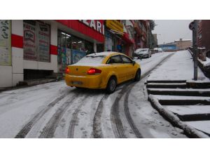 Kar yağışı sebebiyle 176 köy yolu ulaşıma kapandı