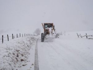 Tekkeköy Belediyesi’nin Kar Temizleme Çalışmaları Sürüyor