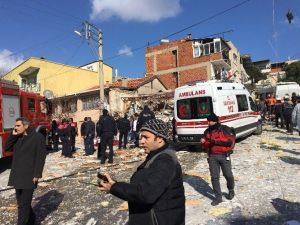 İzmir’deki Patlamada Evden Barut İçeren Parçalar Çıktı