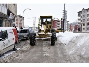 Gümüşhane Belediyesi Karla Mücadeleyi 80 Kişilik Kar Timi İle Yapıyor