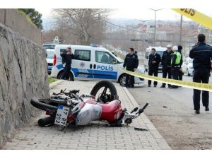 Kaldırıma Çarparak Düşen Motosiklet Sürücüsü Öldü