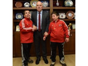 Başkan Sekmen, Türkiye Şampiyonlarını Ağırladı