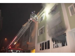 Üsküdar’da Yangın: Binada Mahsur Kalanlar Kurtarıldı