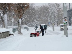 Ağrı Belediyesi’nin Kar Çalışması